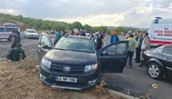 Bingöl`de iki otomobil çarpıştı: 3 yaralı